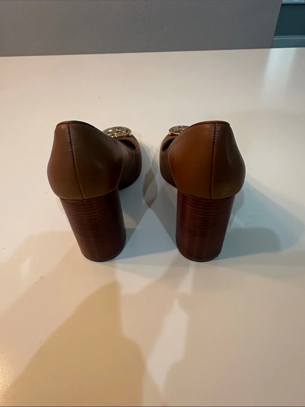 Tory Burch Chestnut Leather Block Heel Pumps with Gold Logo Medallion - Picture 5 of 5